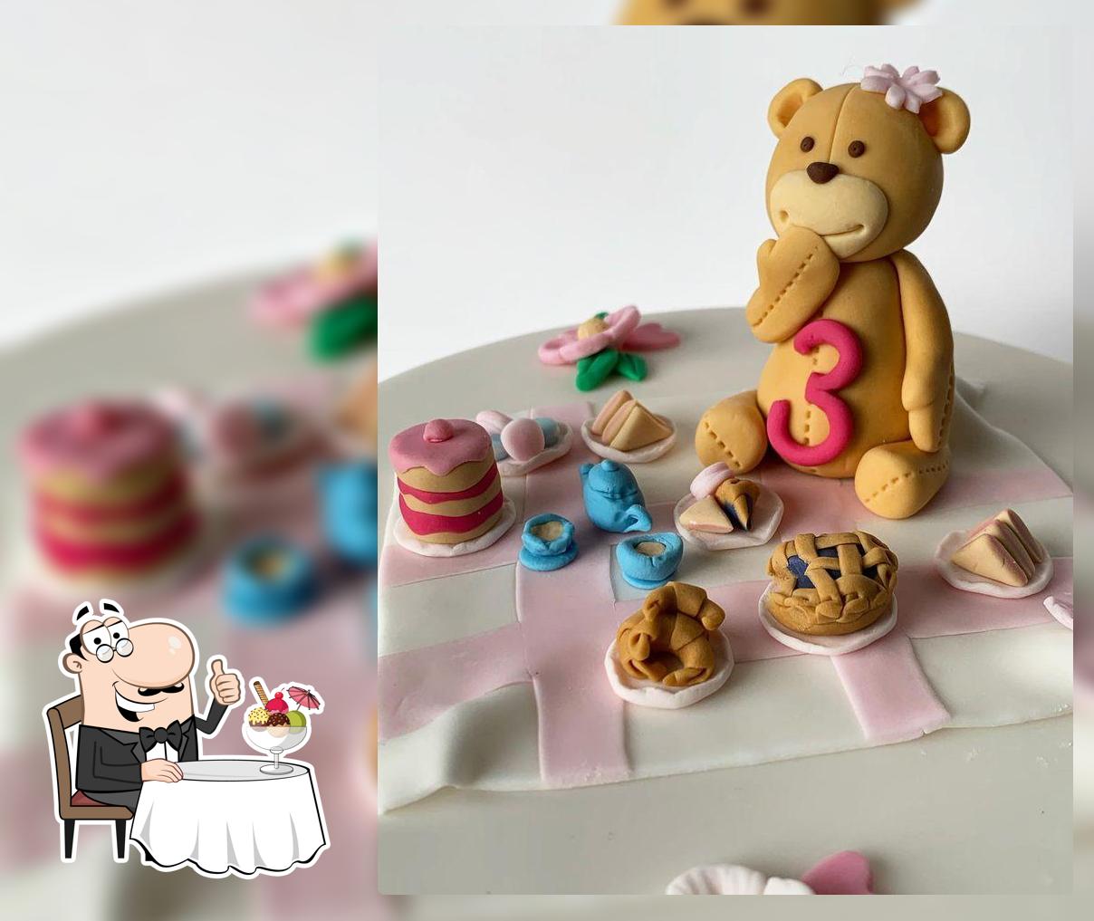 Plumb Rabbitts Cake Studio