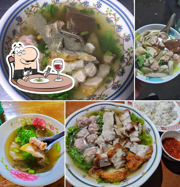 ตัวกลม ต้มเลือดหมู by ครัวตัวอ้วน