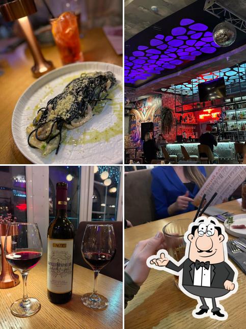 Посмотрите на внутренний интерьер "Tolstoy"