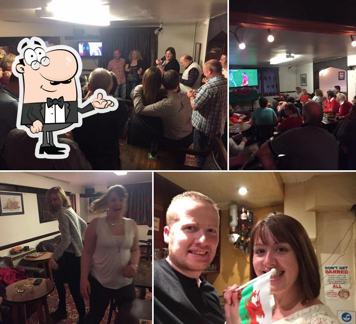 Fox & Hounds