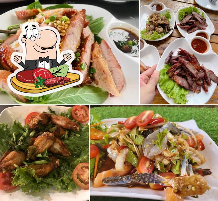 Roteachill ร้านโรตีชาชักที่มีคู่รักมุ้งมิ้งมานั่งกินกัน