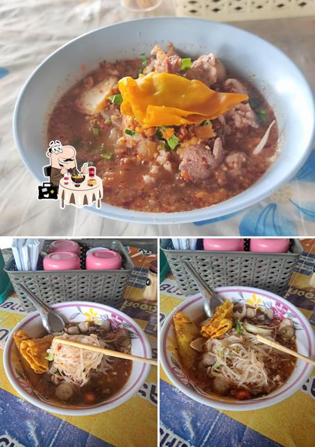 ก๋วยเตี๋ยวต้นมะขาม