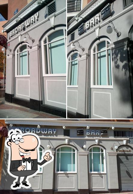 Broadway bar