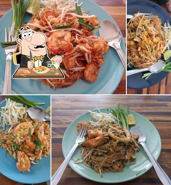 ร้านคุณนายกิ่ง ผัดไท หอยทอด อาหารตามสั่ง