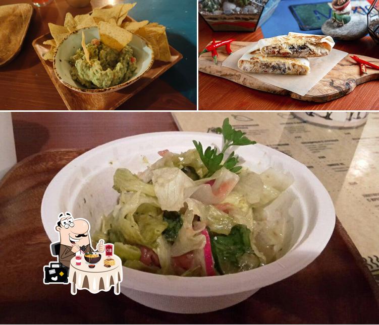 Еда в "Бросе Бурритос на Гороховой"