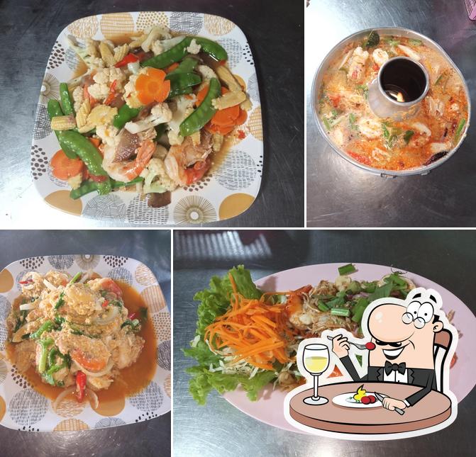 ร้านนุชกุ้งเผา Nut Grilled River Shrimp