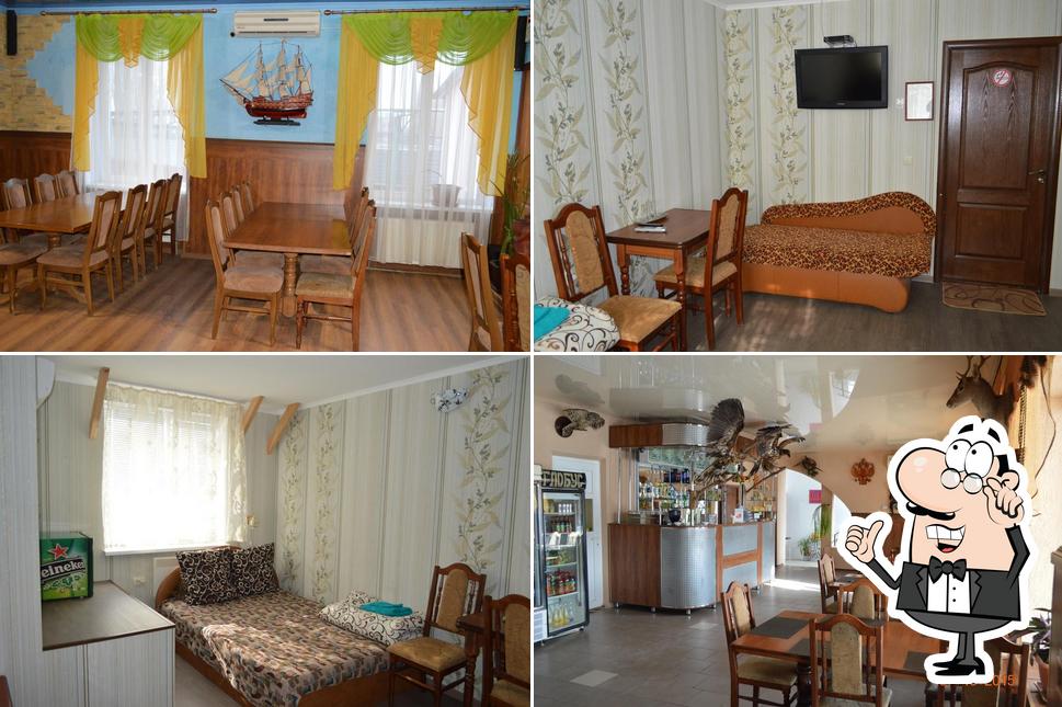 Посмотрите на внутренний интерьер "Кафе "Глобус""