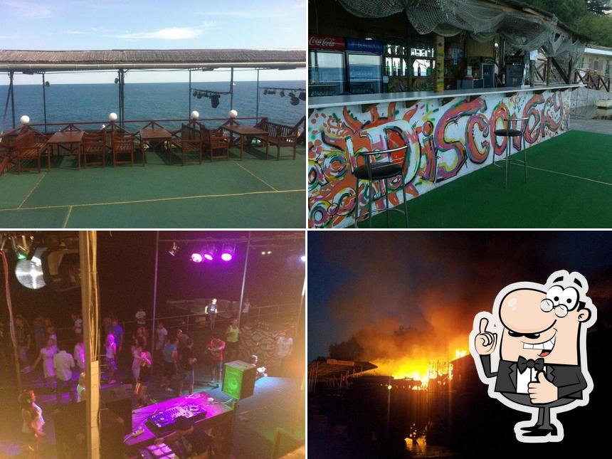 Discovery Beach Lounge Cafe