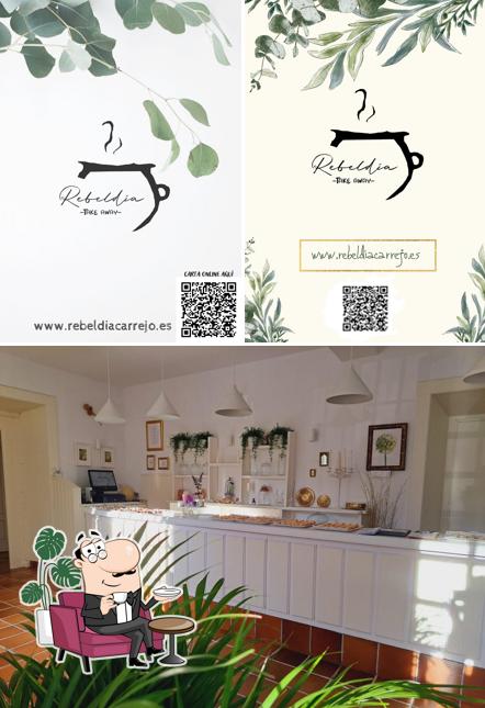 Rebeldia Take Away