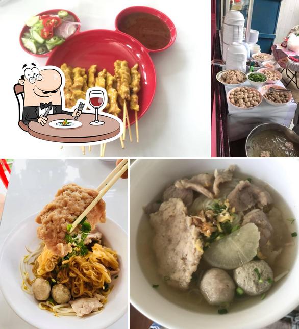 ร้านแสนอร่อย ก๋วยเตี๋ยวลูกชิ้นหมูกันเอง แยกดอนแจง