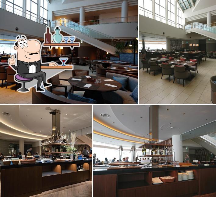 All-Day Dining Atrium