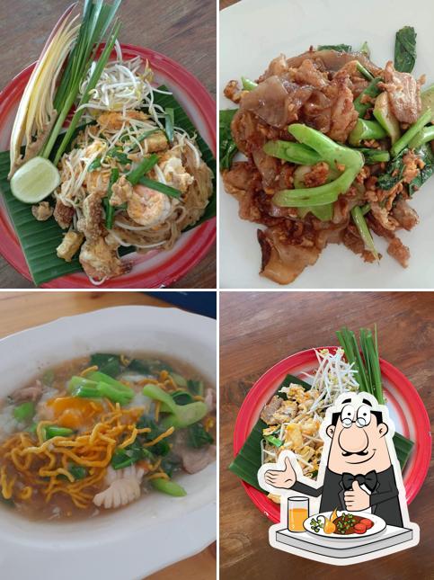 ผัดไทยโบราณป้าศรีแม่จะเรา
