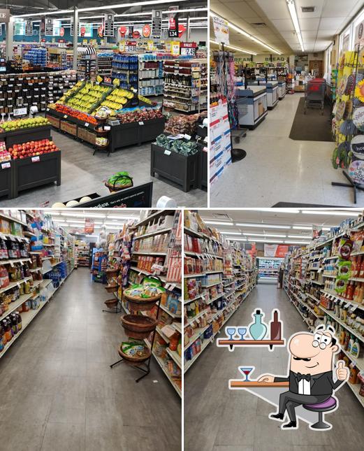 Hy-Vee Grocery Store