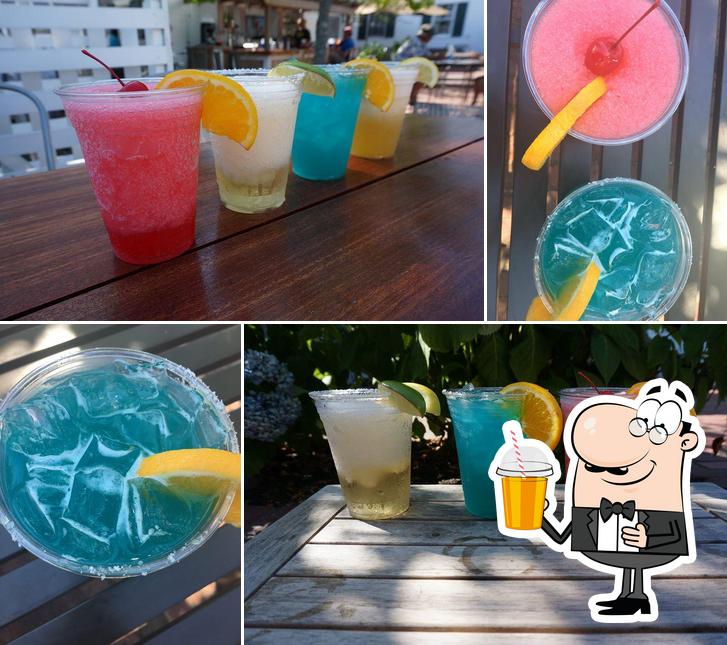 Wave Pool Bar
