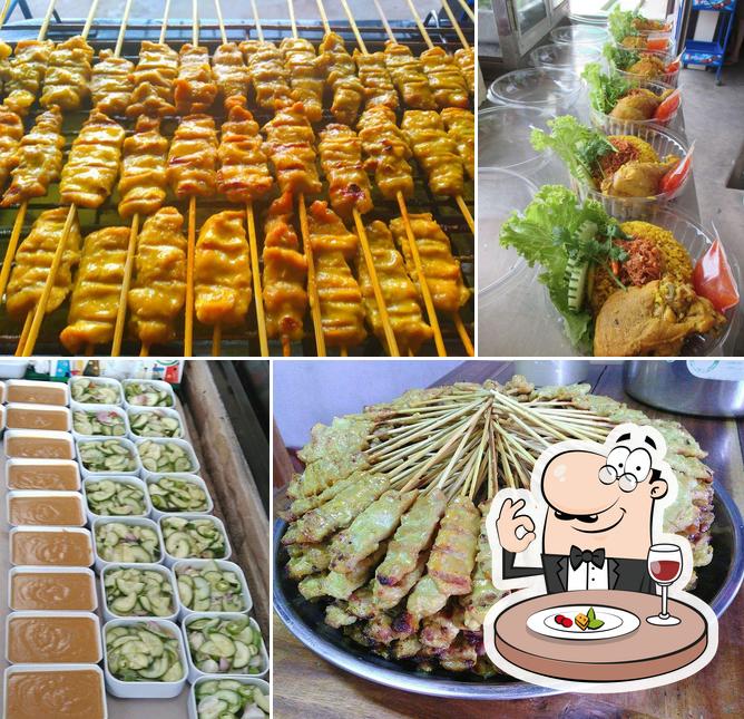 จอยหมูสะเต๊ะข้าวหมกไก่ Ban Song