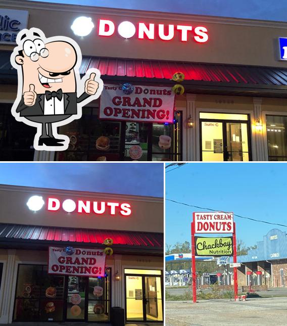 Tasty cream donuts