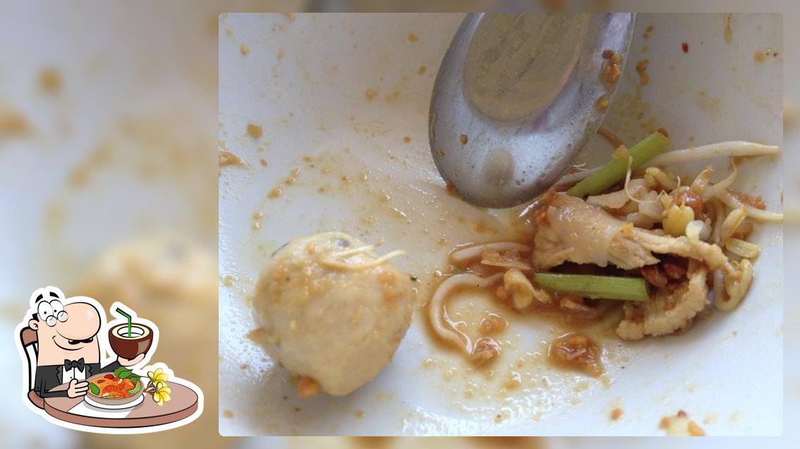 ก๋วยเตี๋ยวลูกชิ้นหมูโฮเด้ง