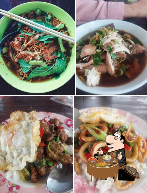 ก๋วยเตี๋ยวไก่มะระ นายนบ อาหารตามสั่ง
