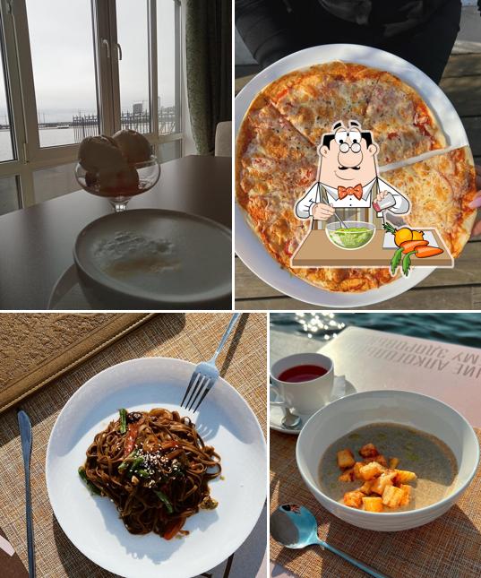 Салат из морских водорослей в "Лимани"