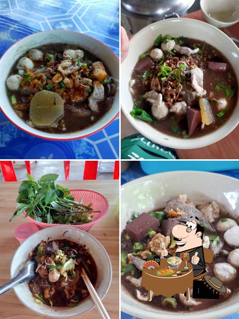 ก๋วยเตี๋ยวเรือเพชรพลอย นายฮ้อยณัฐ