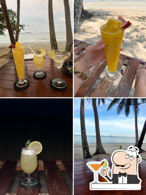 To The Moon (ทูเดอะมูน) Chumphon Food&Drink Full Moon Party