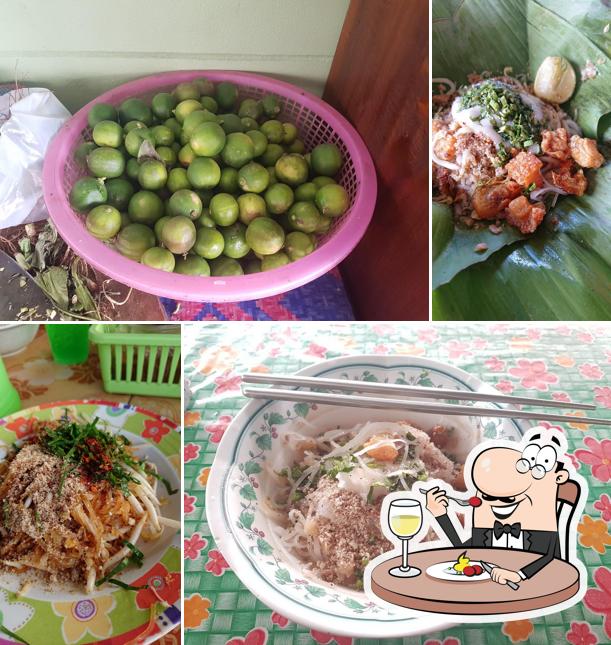 ก๋วยเตี๋ยวไทยใบตอง เจ๊พนมเจ้าเก่า