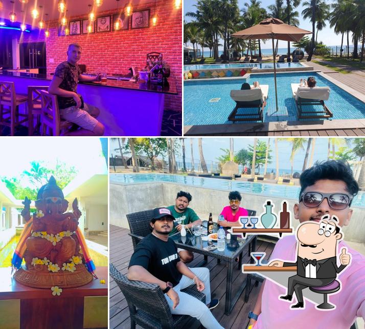 Pool Bar and Restaurant