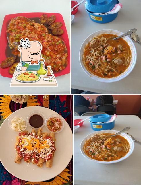 Comida Yucateca Úyukt'áan en Aguas