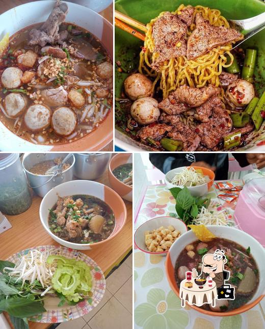 ก๋วยเตี๋ยวเรือยกซดสี่แยกโป่งบอล