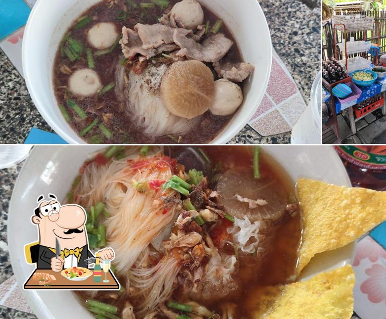 ก๋วยเตี๋ยวน้องใบหยก