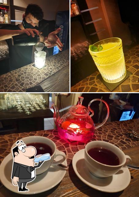 CUSTOM COCKTAIL BAR