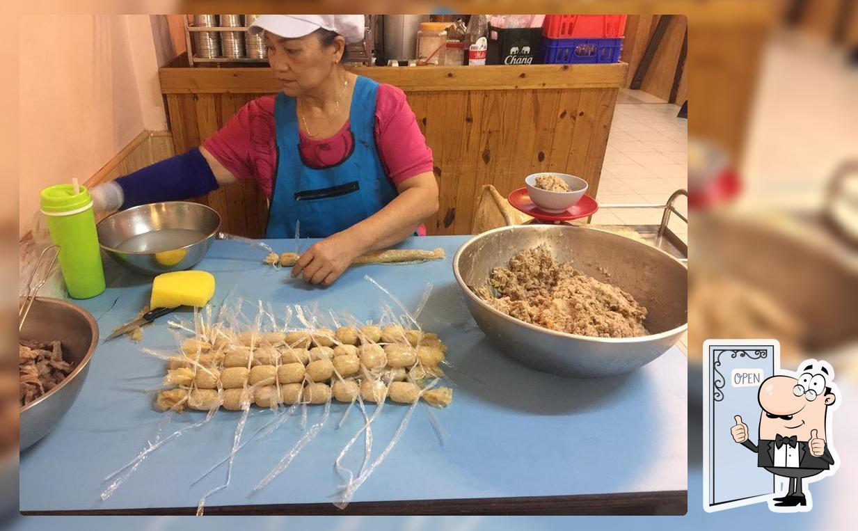 ร้านอาหารบุญกองโภชนา แยกสนามกีฬา ทางเข้าบขส. Amphoe Muang Ranong