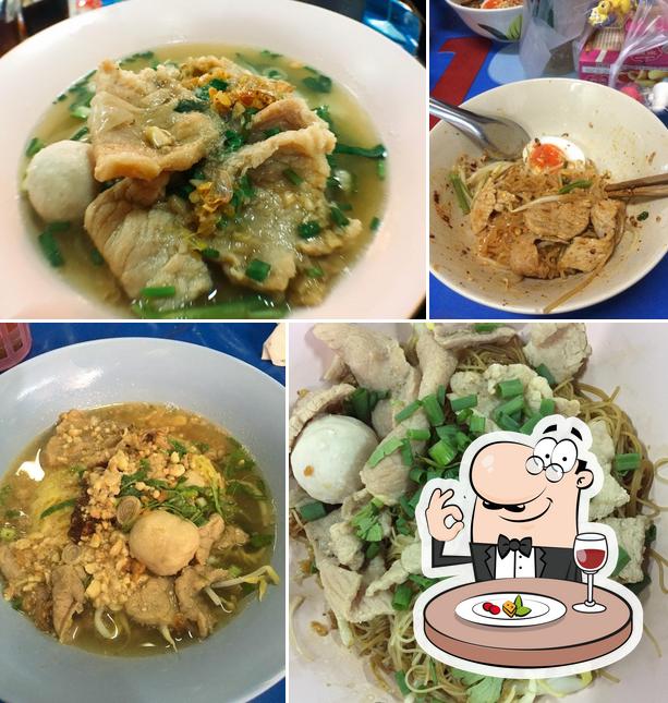 ก๋วยเตี๋ยวหมูต้มยำป้าเพ็ญ ซอย 3