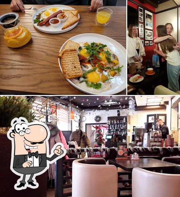 Посмотрите на внутренний интерьер "Traveler's Coffee"