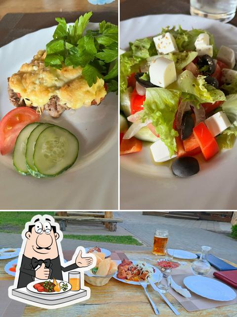 Еда и внутреннее оформление - все это можно увидеть на этой фотографии из Тихая Заводь