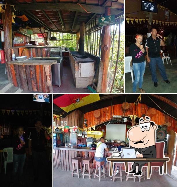 Bar y Restaurante La Rancha Escondida ( La Rancha )