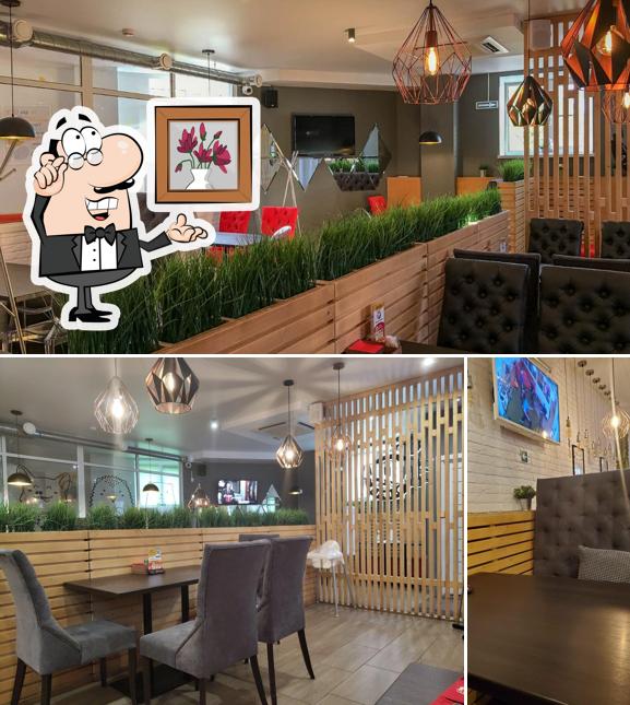 Посмотрите на внутренний интерьер "ПиццаФабрики"