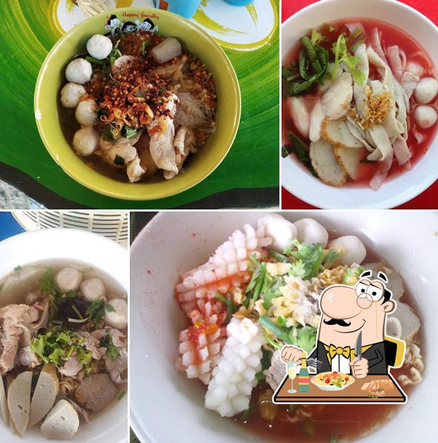ก๋วยเตี๋ยวเรือตาชาติ