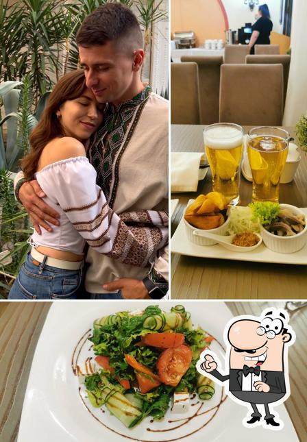 В Оранжерея есть внутреннее оформление, еда и многое другое