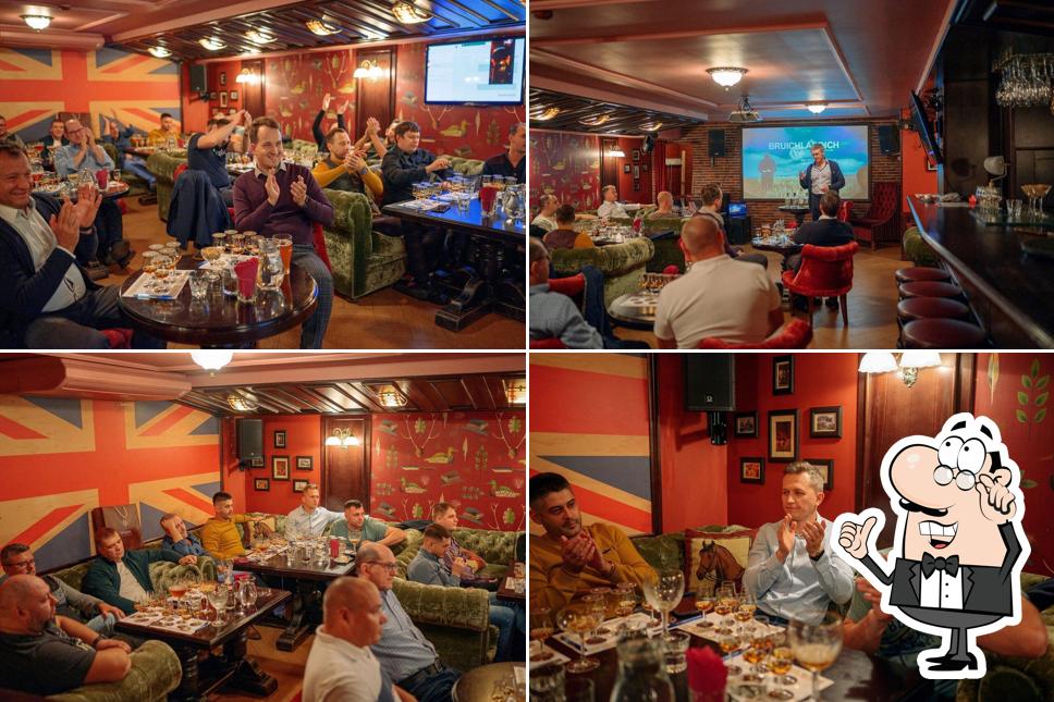 Посмотрите на внутренний интерьер "Стейка хаус Сохо"