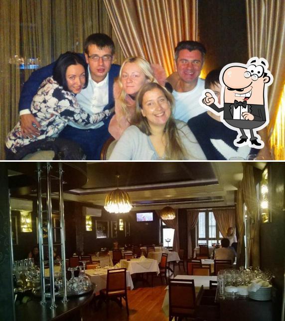 Посмотрите на внутренний интерьер "Сандала"