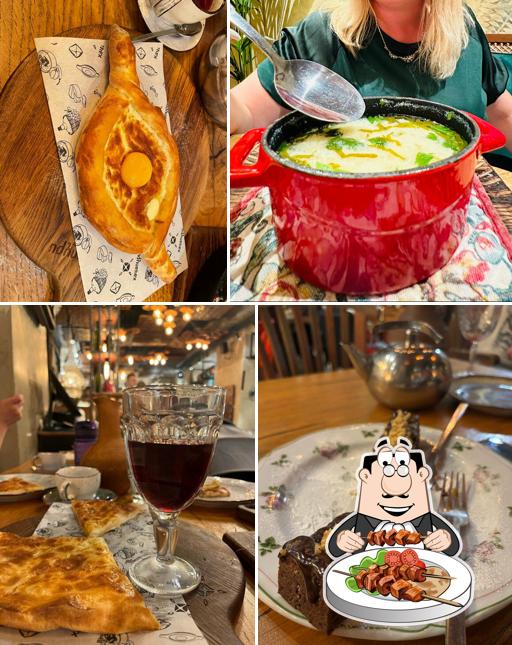 Еда в "Хачапури тётушки Марико"