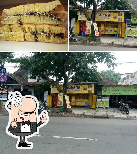 YOLLAND Martabak & Terang Bulan
