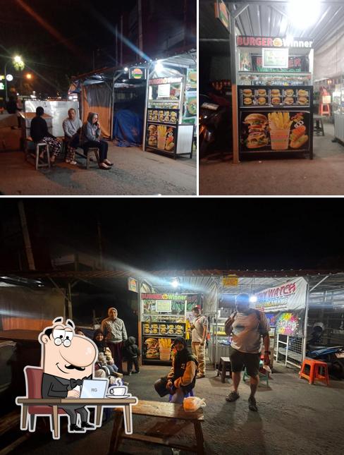 Burger Winner Alun-alun Kota Wisata Batu