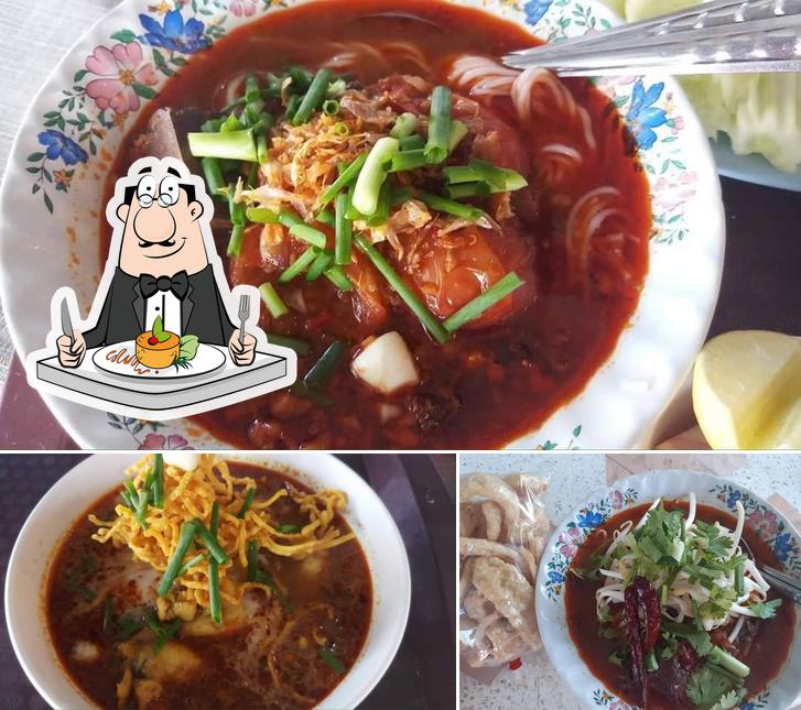 ร้านฅนเหนือ น้ำเงี้ยว ข้าวซอย สวนศรีเมือง