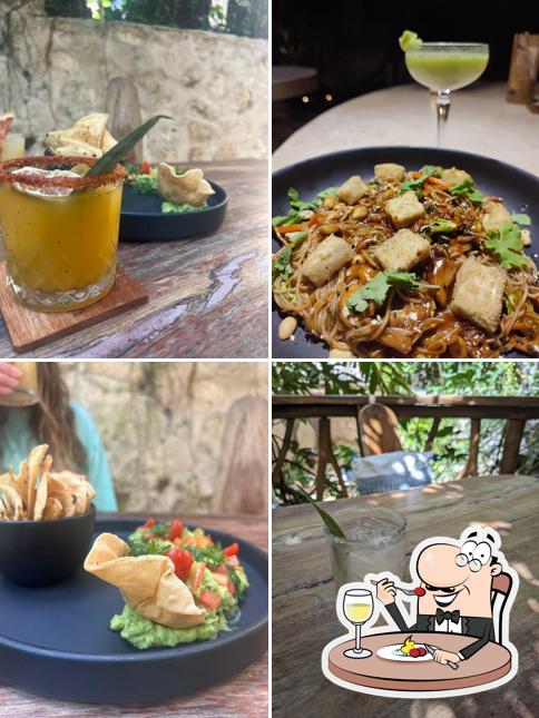 MOTMOT Restaurant, Coffee and cenote Bar