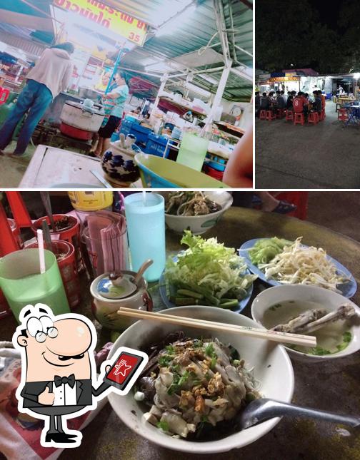 ก๋วยเตี๋ยวไก่เดอะเบส บัสดี้