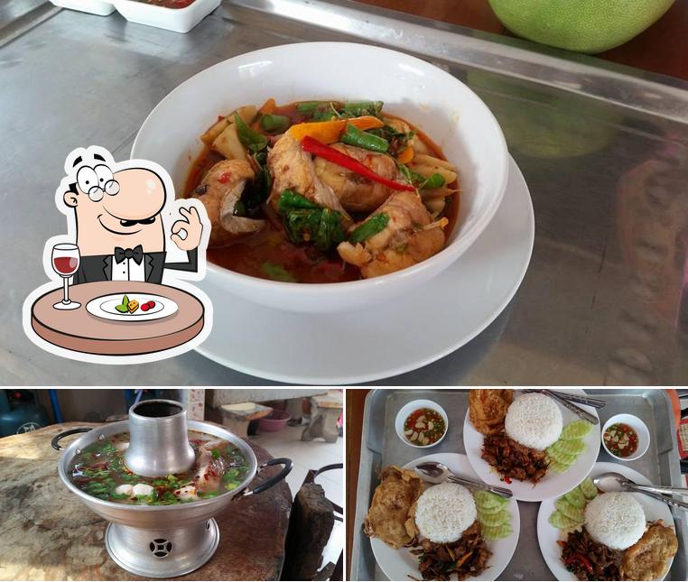 ร้านโชติกาอาหารตามสั่ง - ชายทุ่ง
