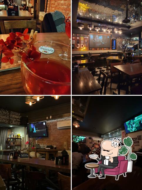 Посмотрите на внутренний интерьер "Джона Донна"