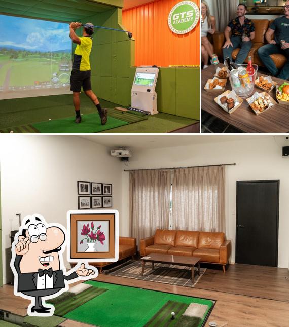 Birdie & Shank Indoor Golf, Bar & Diner